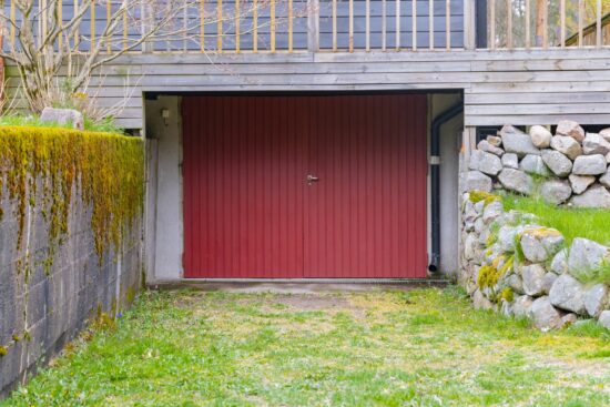 Nowoczesny garaż – jak go zaprojektować i wyposażyć?